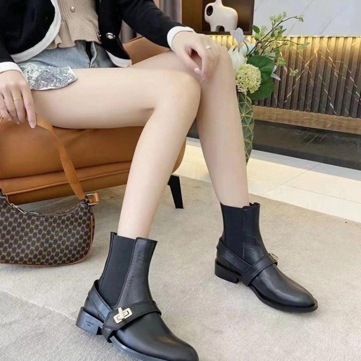 Ботинки Givenchy????