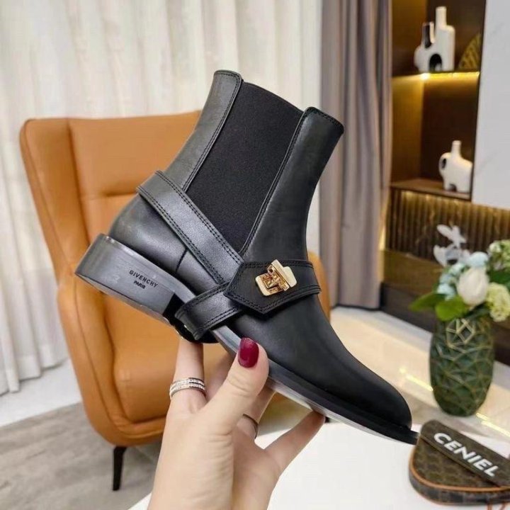 Ботинки Givenchy????