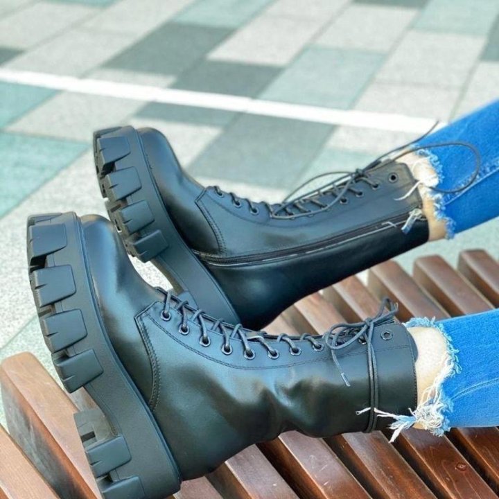 Ботинки Prada????