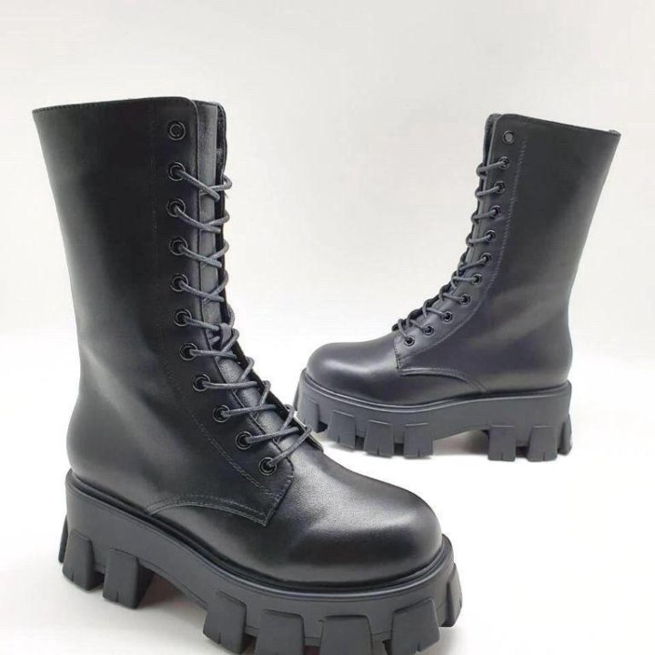 Ботинки Prada????