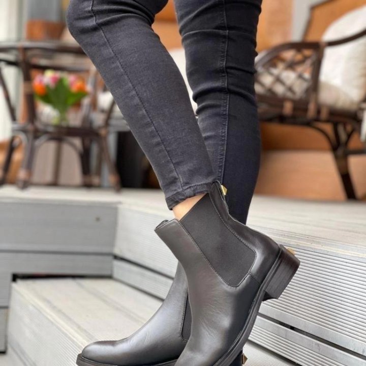 Ботинки Valentino????