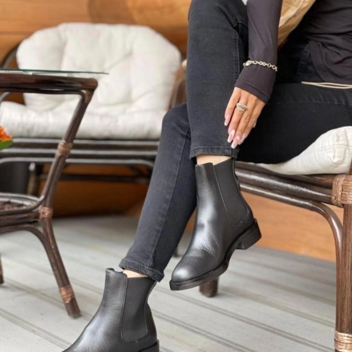 Ботинки Valentino????