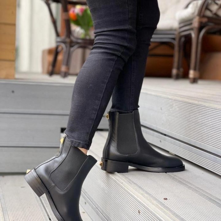 Ботинки Valentino????