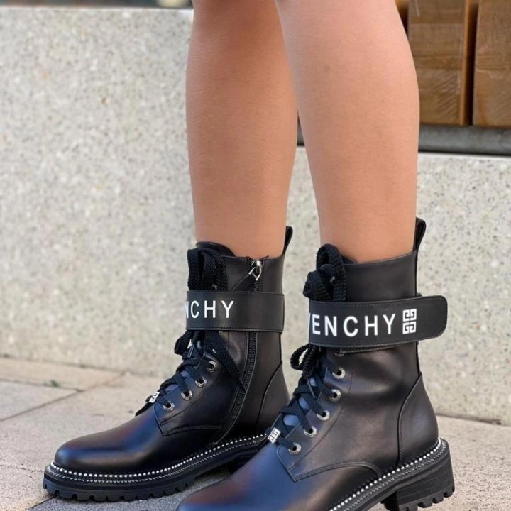 Ботинки Givenchy????
