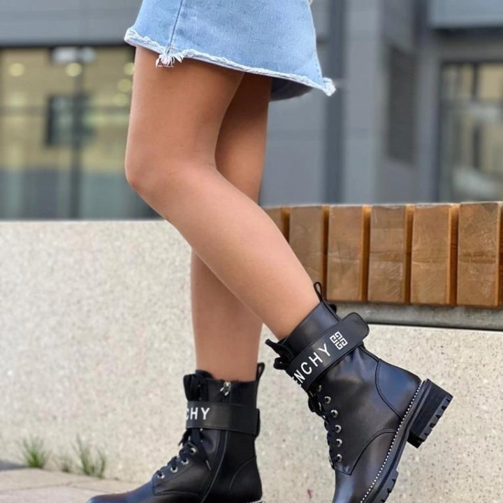 Ботинки Givenchy????