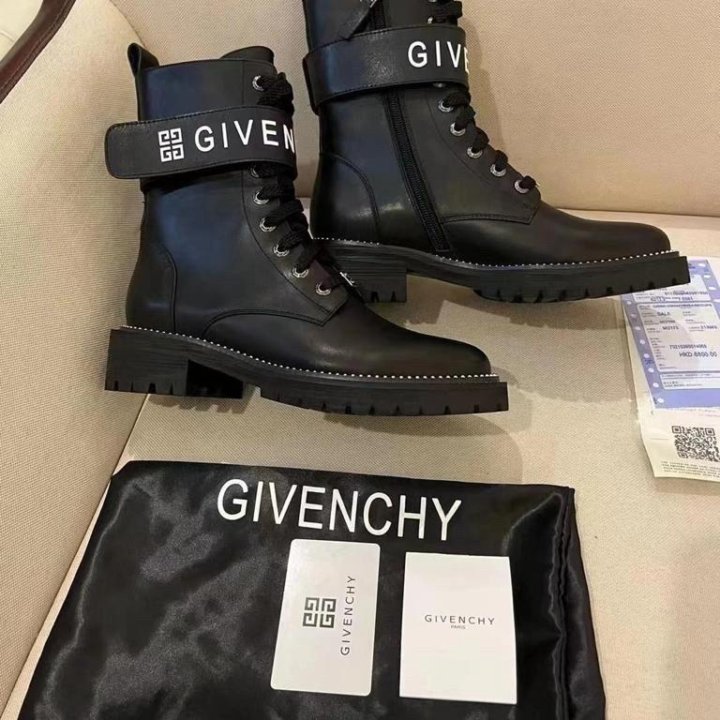 Ботинки Givenchy????