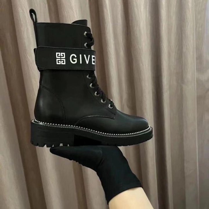 Ботинки Givenchy????