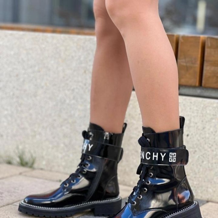 Ботинки Givenchy????