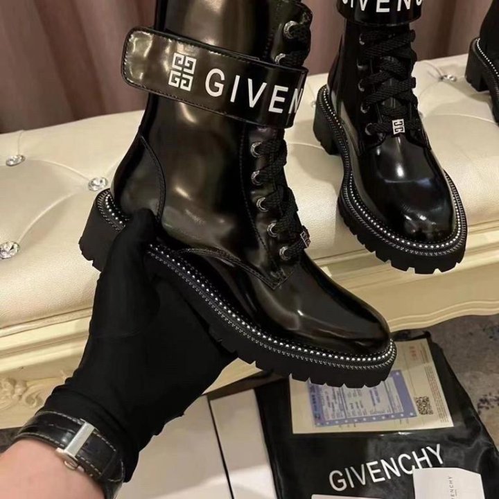 Ботинки Givenchy????