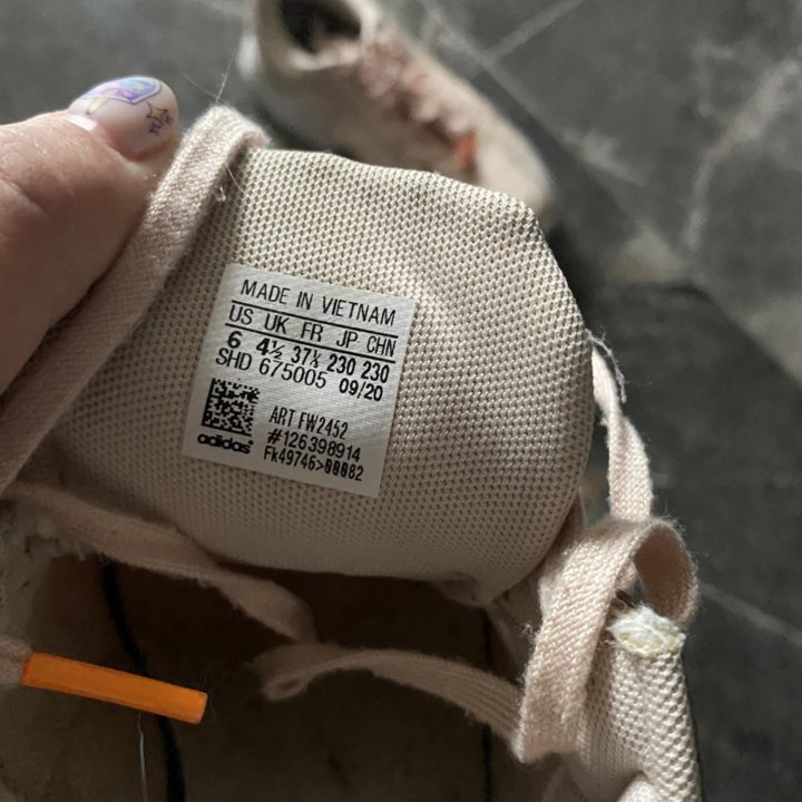 Кроссовки adidas