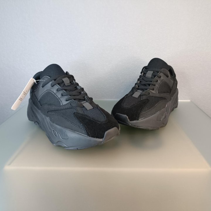 Кроссовки подростковые Adidas Yeezy boost 700