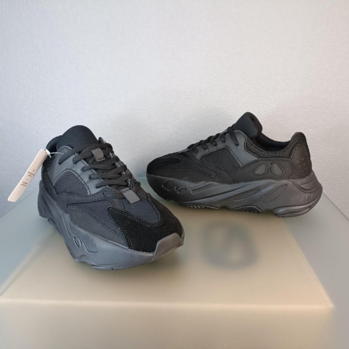 Кроссовки подростковые Adidas Yeezy boost 700