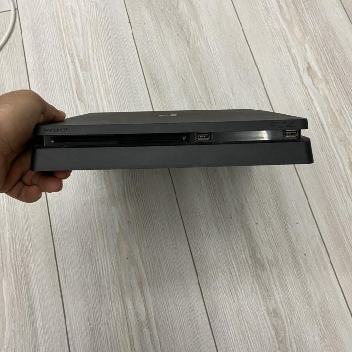 PS4 slim 1tb