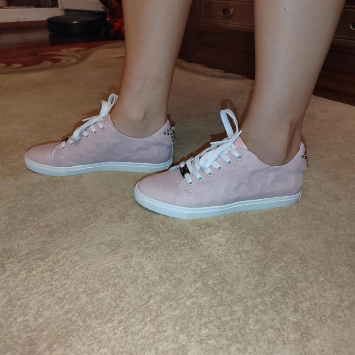 Кроссовки кеды