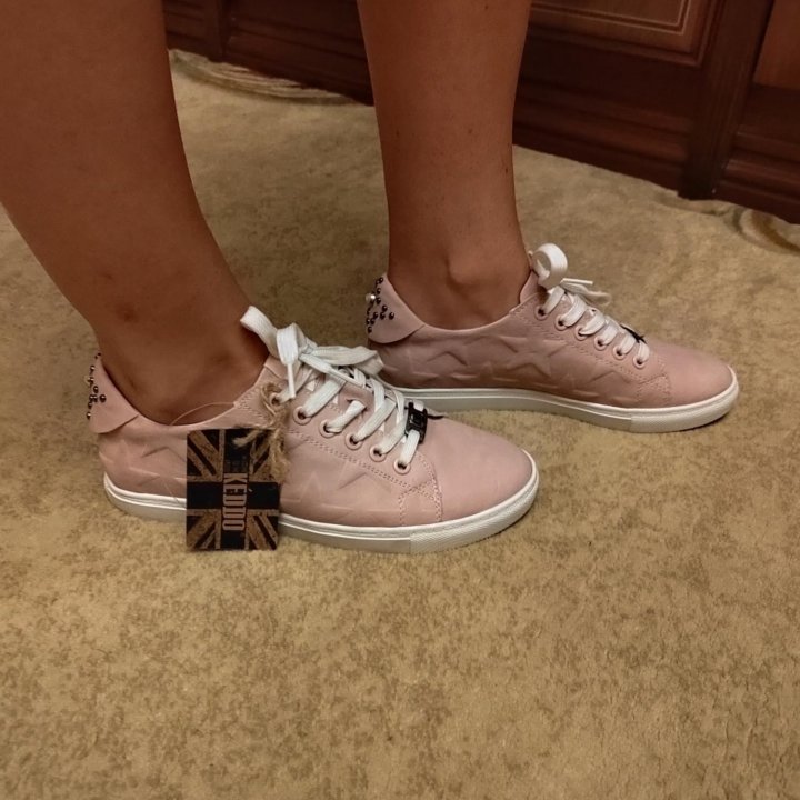 Кроссовки кеды