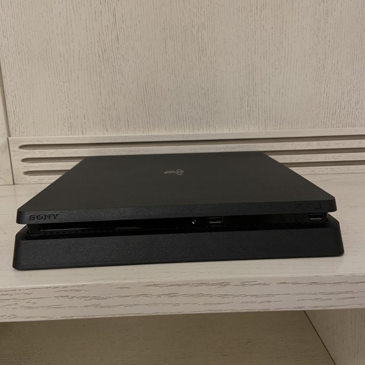 PS4 slim 1tb