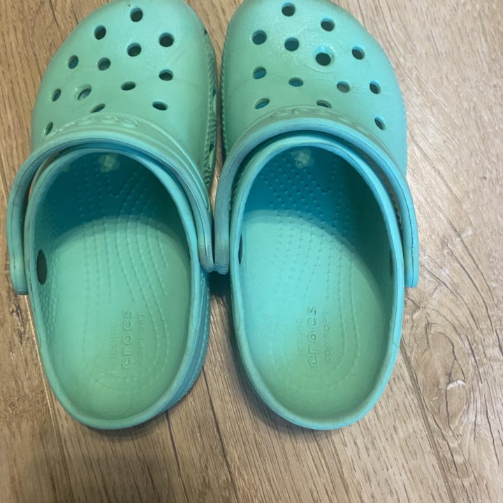 Crocs 27