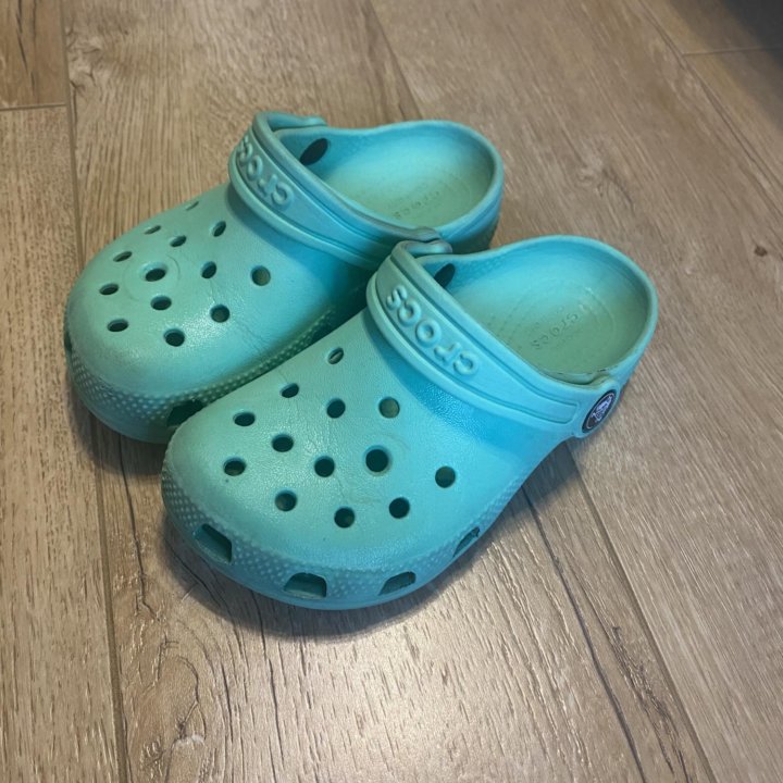 Crocs 27