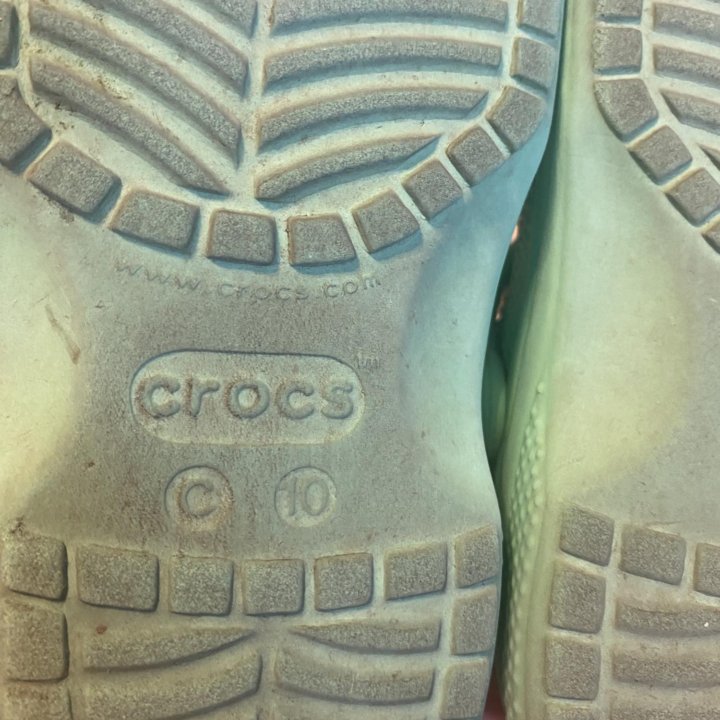 Crocs 27