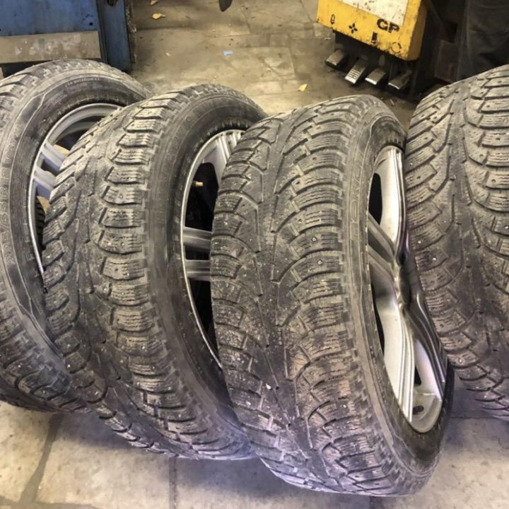 225/55 R18 шины зимние Нокиан 4шт