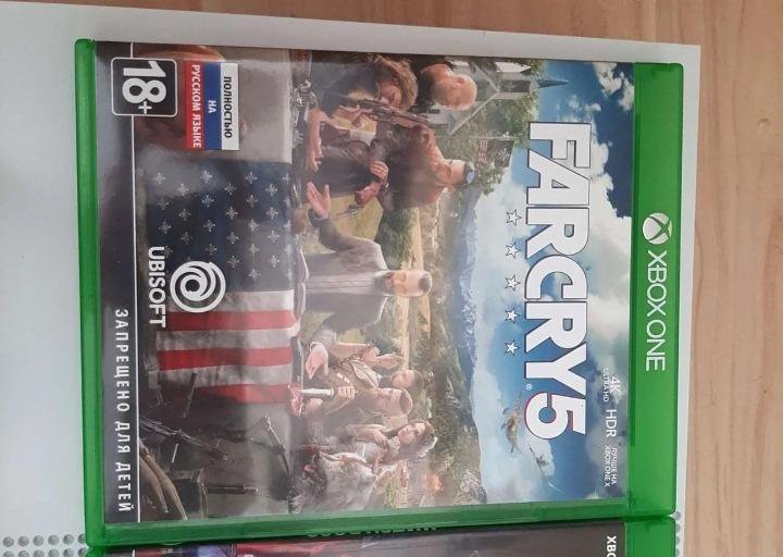 XBox One S 1Tb + 2 диска