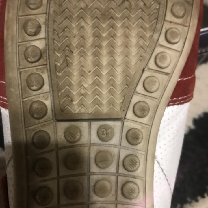 Обувь на девочку.