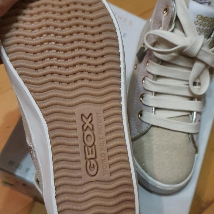 Кросовки Geox новые