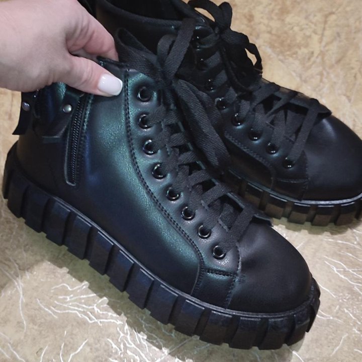 Новые ботинки