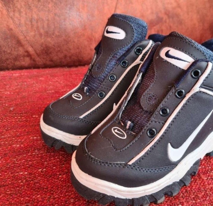 Кроссовки новые