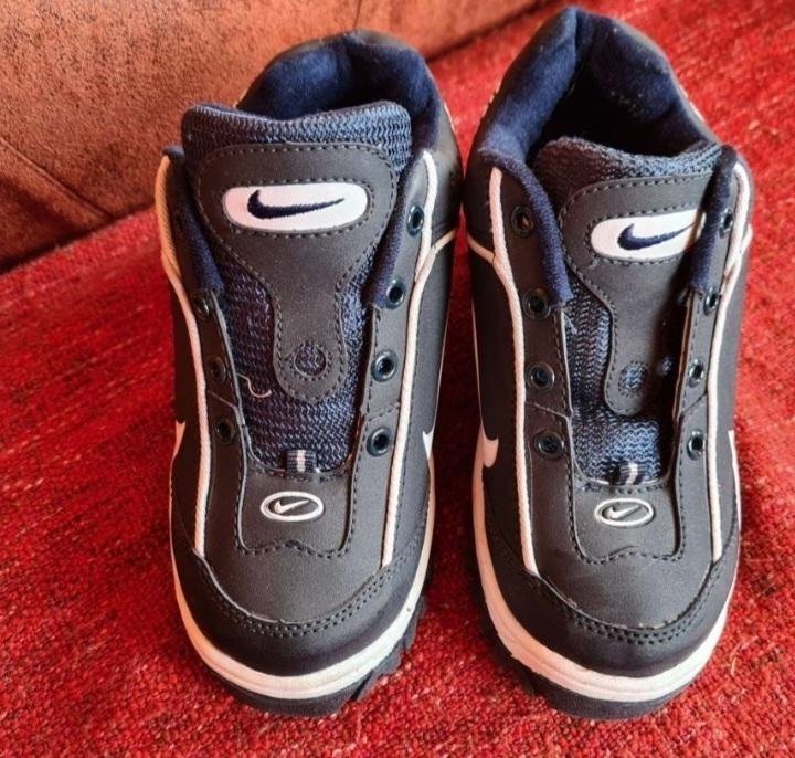 Кроссовки новые