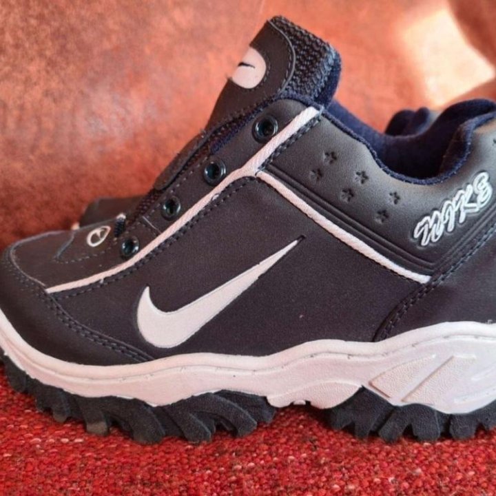 Кроссовки новые