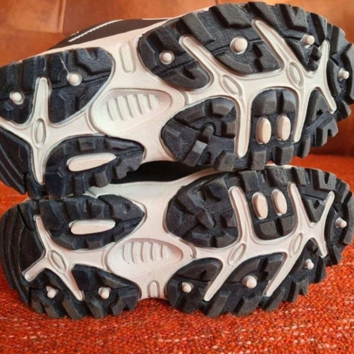 Кроссовки новые