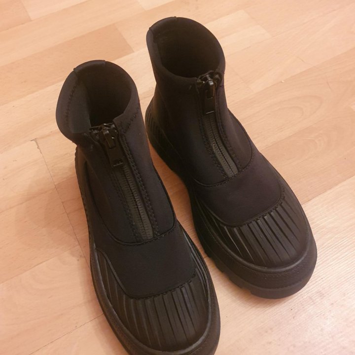 Ботинки ZARA для девочки 29 размер