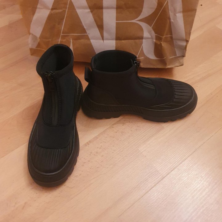 Ботинки ZARA для девочки 29 размер