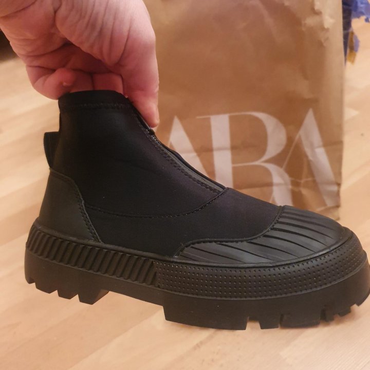 Ботинки ZARA для девочки 29 размер