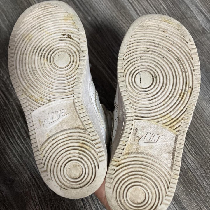 Кроссовки Nike 28