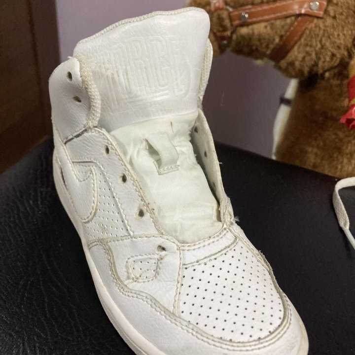 Кроссовки Nike 28