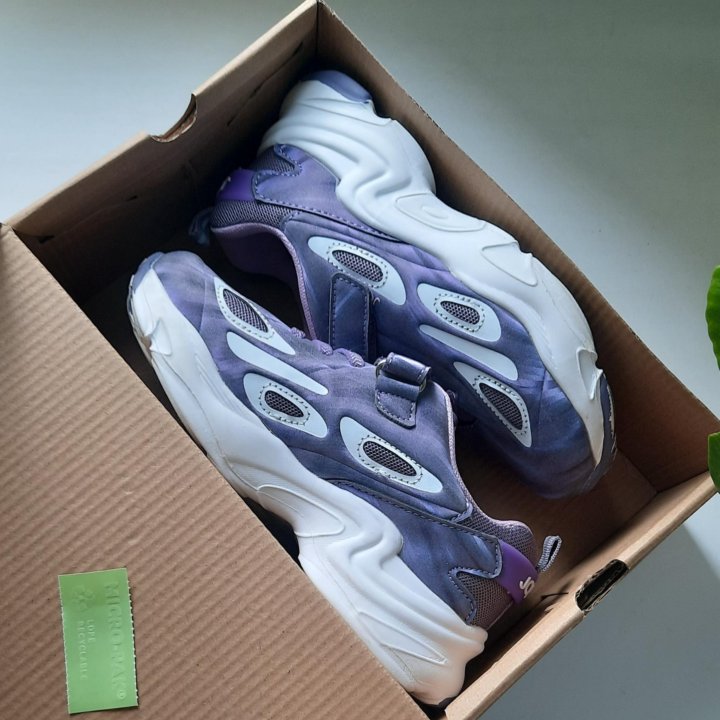 Кроссовки,32