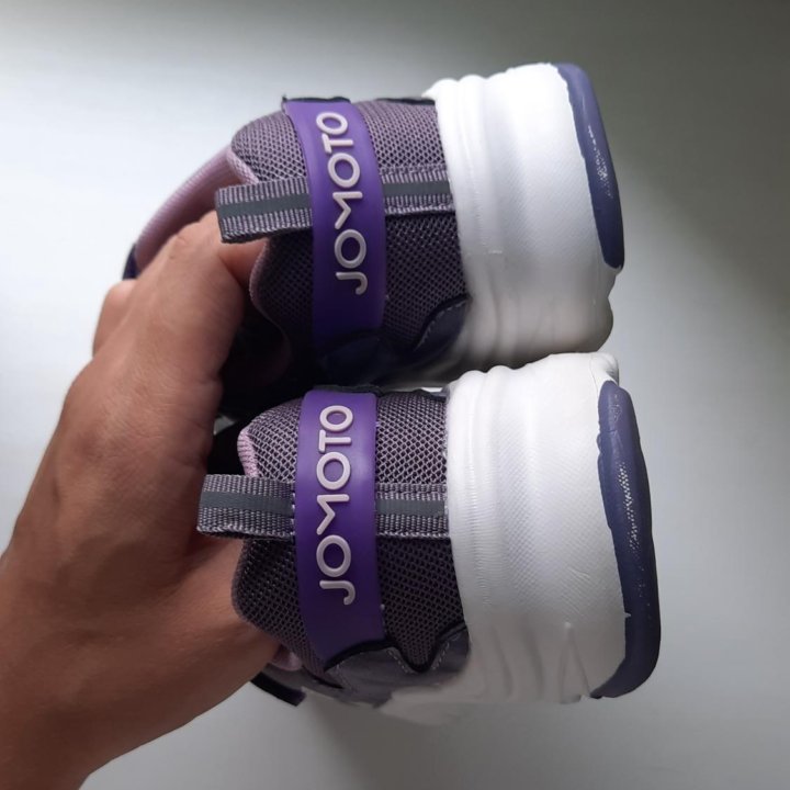 Кроссовки,32