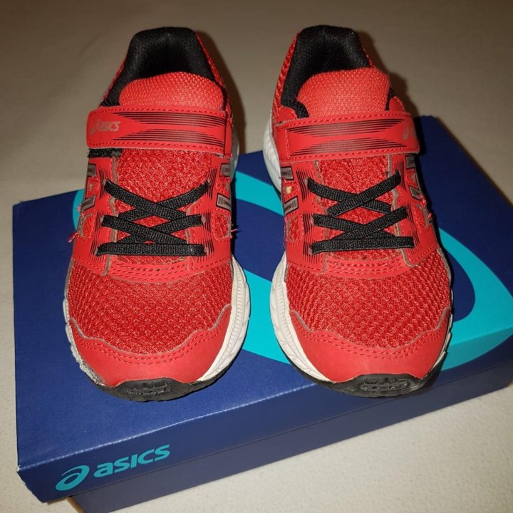 Кроссовки Asics.