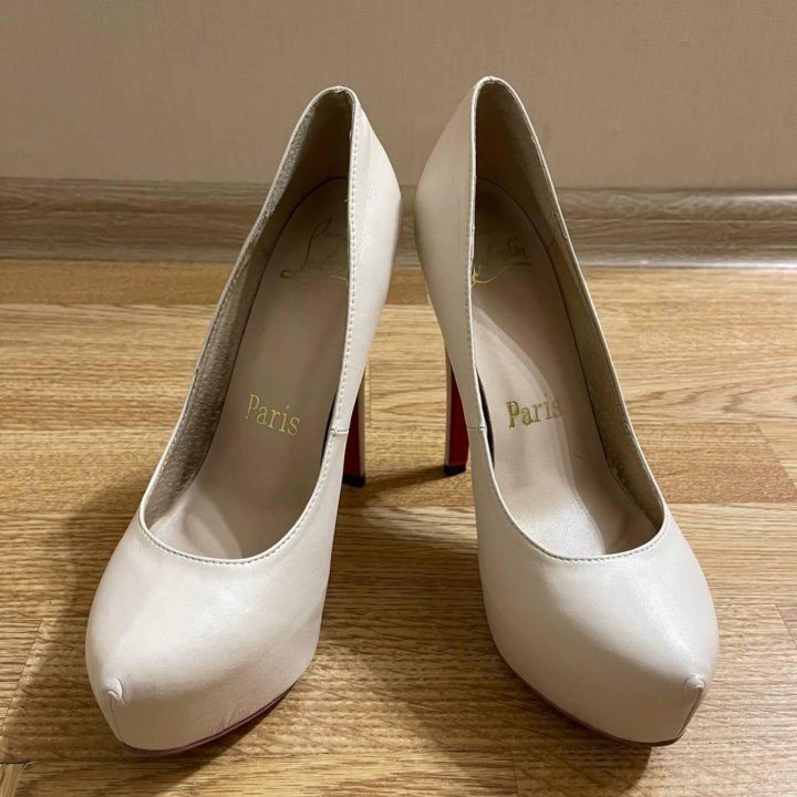 Туфли на каблуке