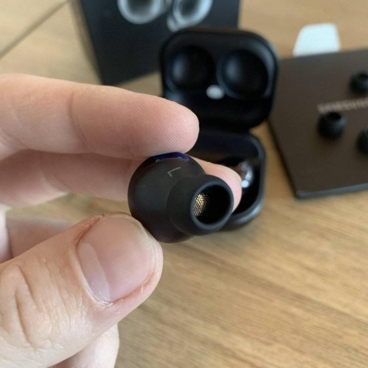 Беспроводные наушники Samsung Galaxy Buds Pro.