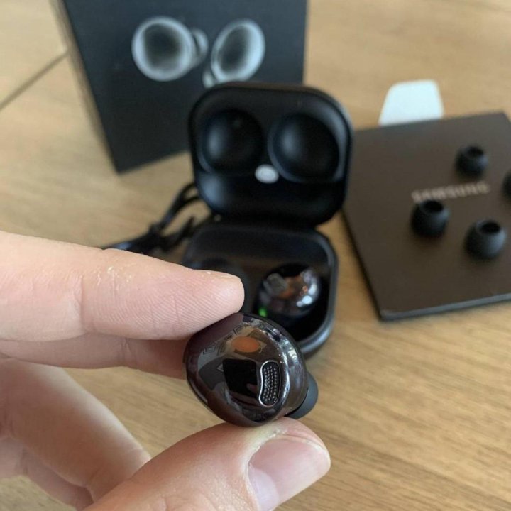 Беспроводные наушники Samsung Galaxy Buds Pro.