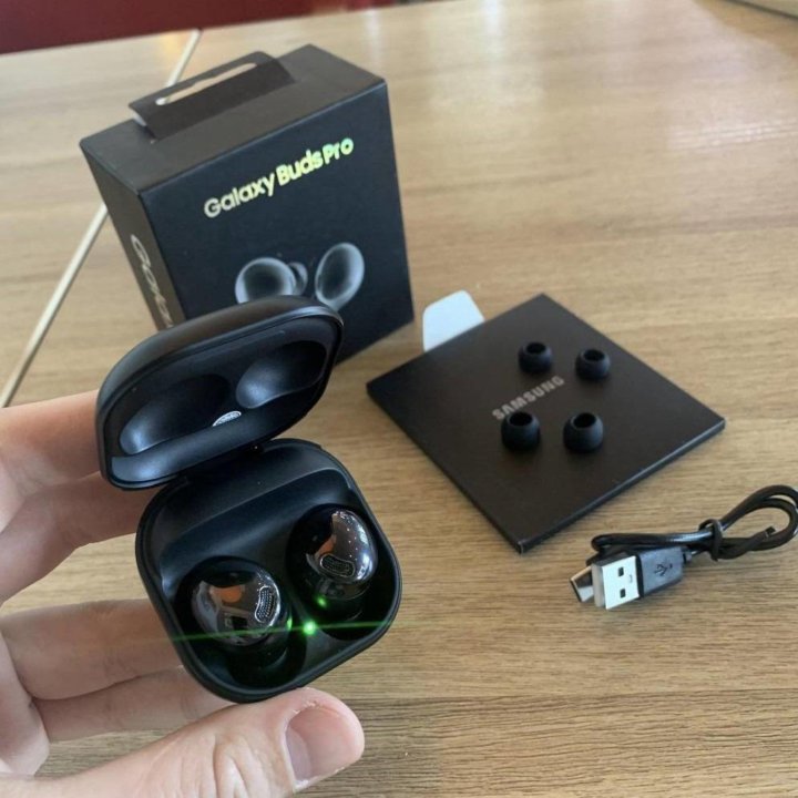 Беспроводные наушники Samsung Galaxy Buds Pro.