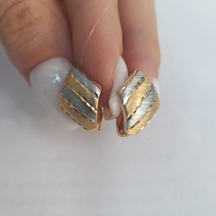 Золотые серьги