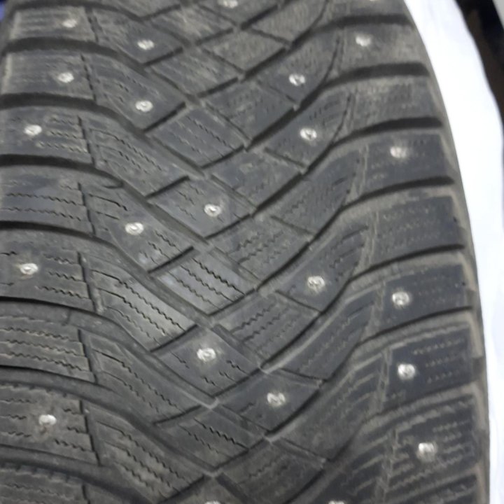 Goodyear ultra grip arctik 2- 235 45 r 18