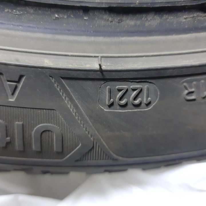 Goodyear ultra grip arctik 2- 235 45 r 18