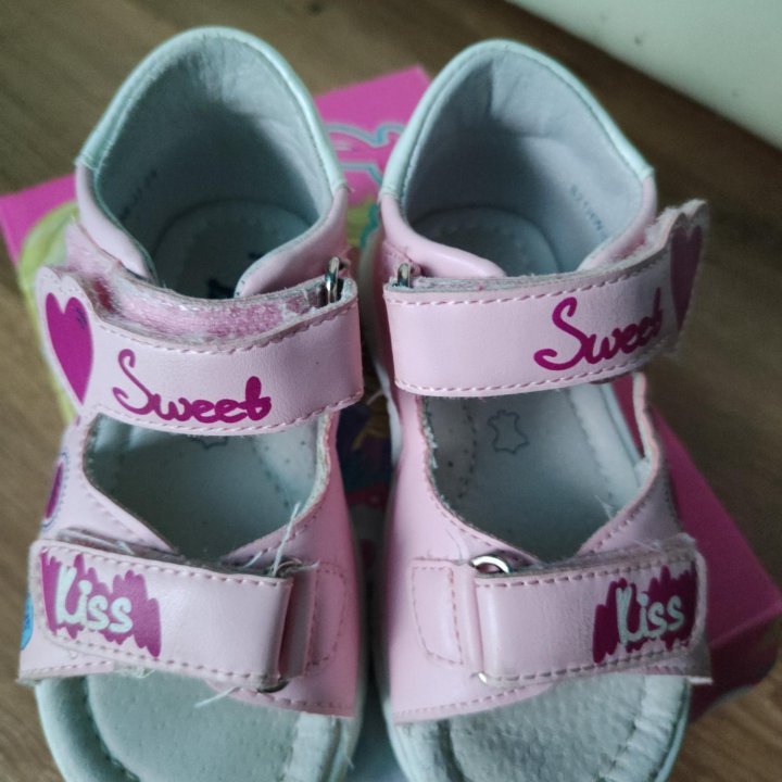 Сандали для девочки 24