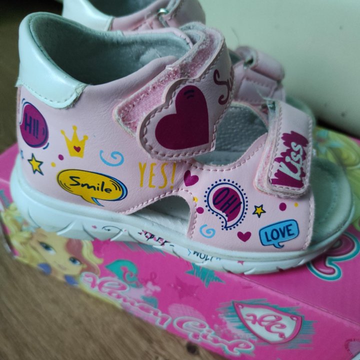 Сандали для девочки 24