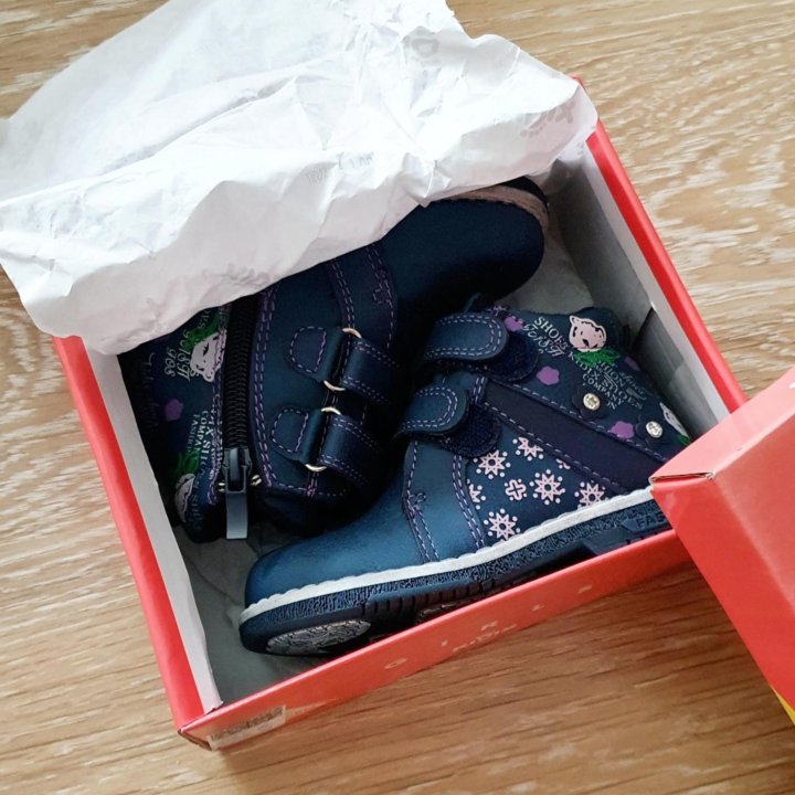 Ботинки на девочку 24